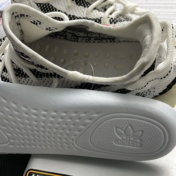 Yeezy Boost 350 (NWOB)